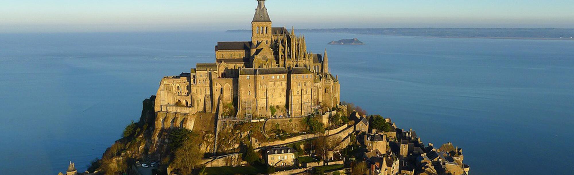 Mont-Saint-Michel (146 km de Crépon)