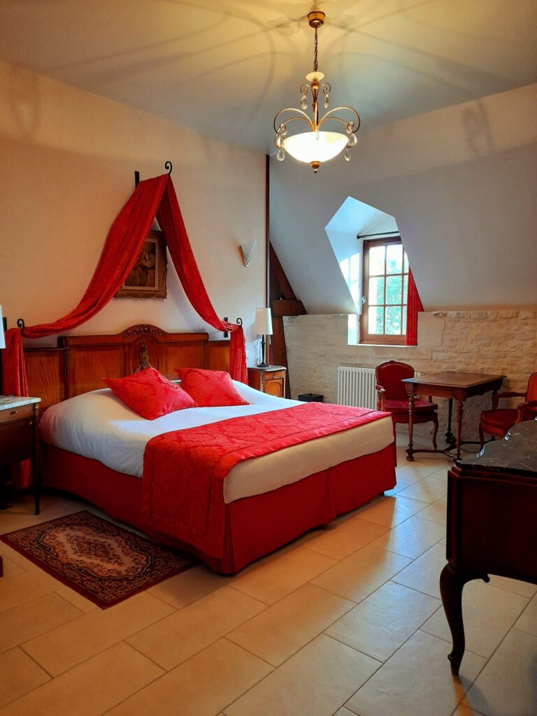 Sala familiar con Mathan Manor, elegante decorado, que combina el comodidad moderna y el encanto histórico.